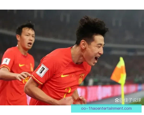 中国男足在世预赛中凭新加坡队神奇助攻险胜晋级关键时刻