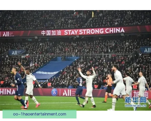 巴黎圣日耳曼极端球迷在王子公园球场外举横幅要求俱乐部高层集体辞职 巴黎圣日耳曼极端球迷在王子公园球场外举横幅要求俱乐部高层集体辞职